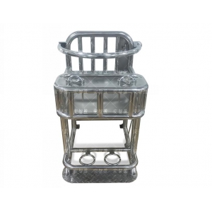 讯问椅不同寻常的结构特点表现在哪里？