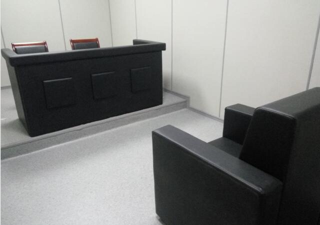 AZY-ZR3型全软包审讯桌(图2)