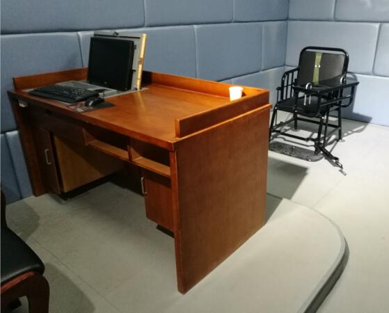 AZY-Z13型木质审讯桌(图3) AZY-Z13型木质审讯桌(图3)