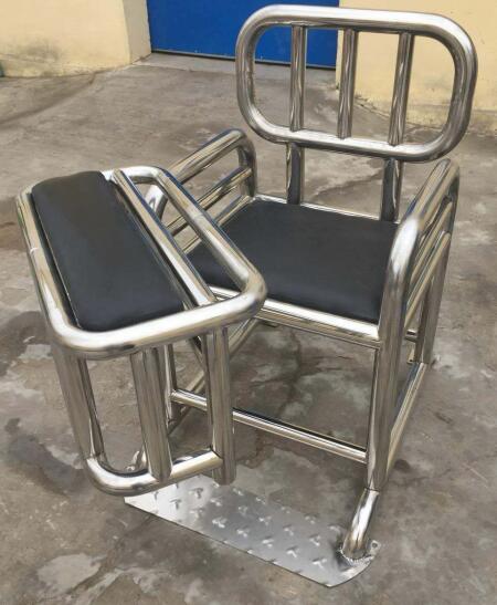 AZY-BR8型不锈钢审讯椅(图2) AZY-BR8型不锈钢审讯椅(图2)