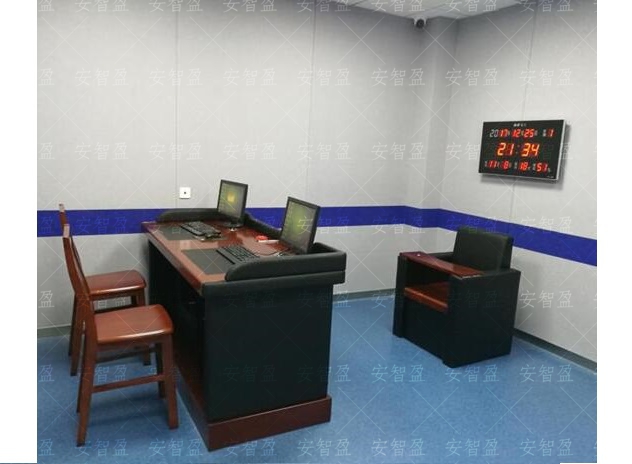 审讯桌椅在审讯室中摆放时有什么讲究？