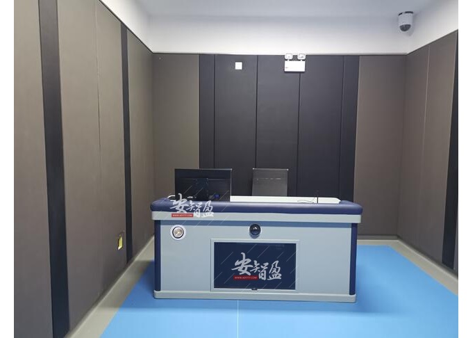 讯问室内都是怎么布置的?