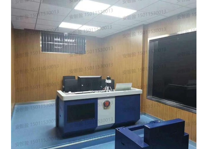 审讯室内对于审讯桌椅有什么要求?