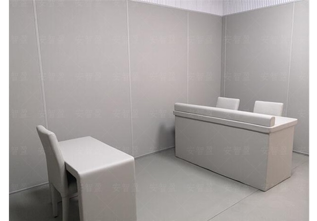 审讯室为什么没窗户？(图1)