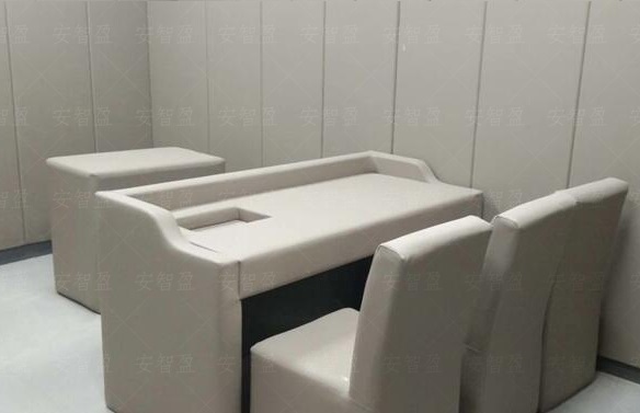 在选择谈话室软包防撞桌时需要注意什么?(图1) 在选择谈话室软包防撞桌时需要注意什么?(图1)